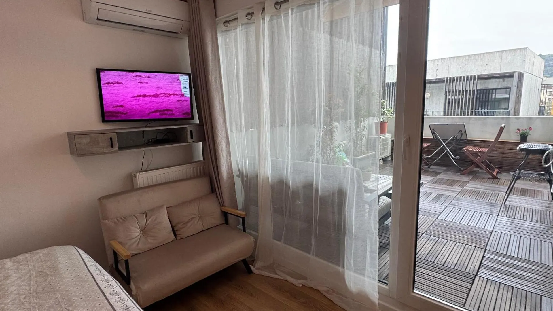 Beau Studio Avec Belle Terrasse Au Centre Ville De نيس شقة