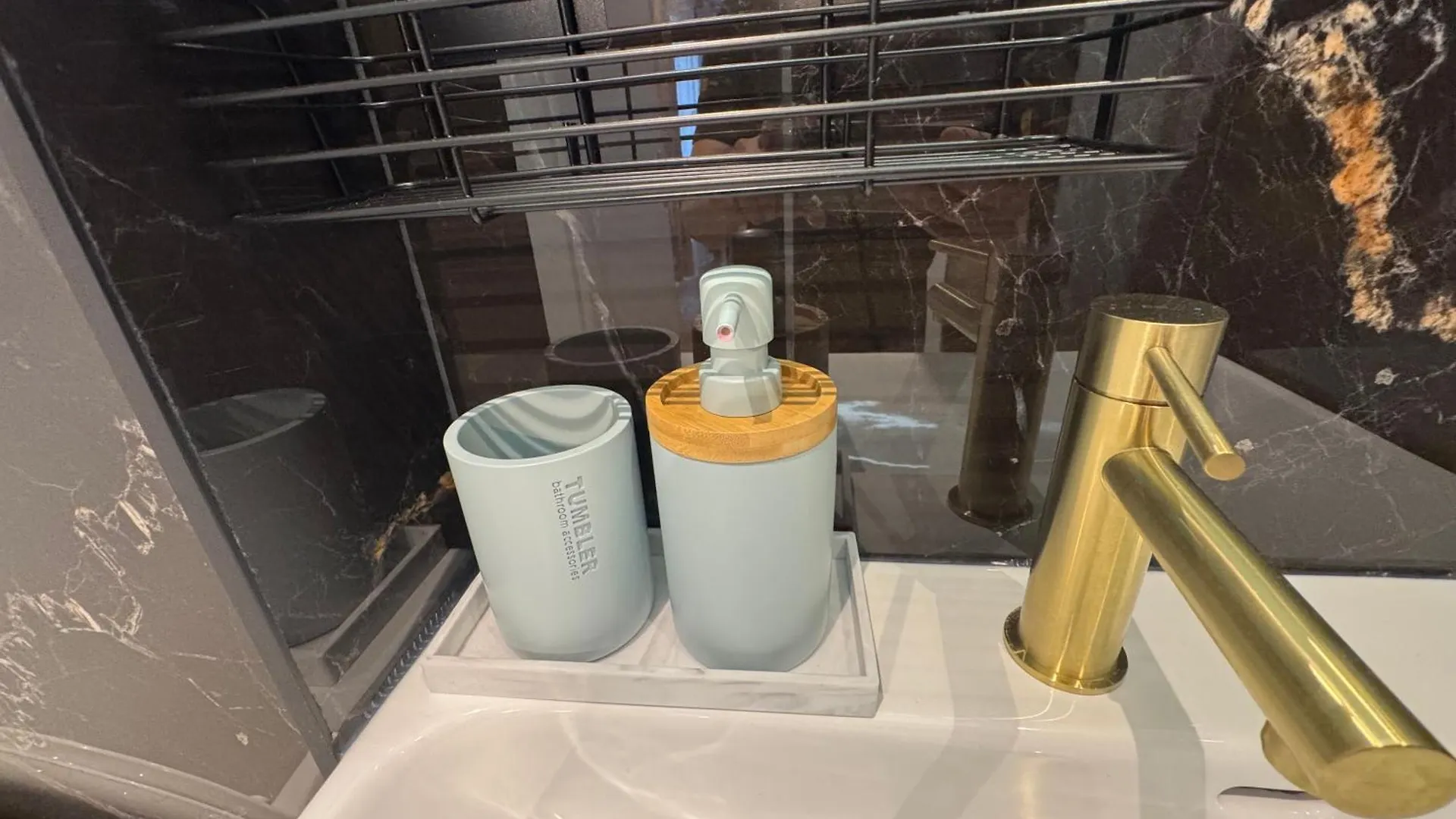 شقة Beau Studio Avec Belle Terrasse Au Centre Ville De نيس